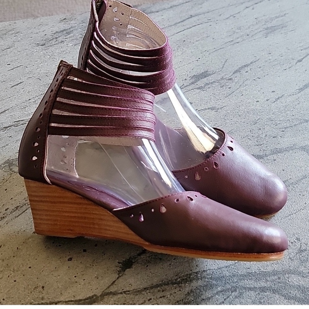 ELF Made By Hand Stacked Wedge Leather Aubergine Back Zip Closed Toe Sandal 7.5M